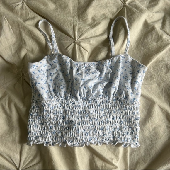 Womens Hollister Floral Blue Smocked XS Crop Top - Picture 2 of 7
